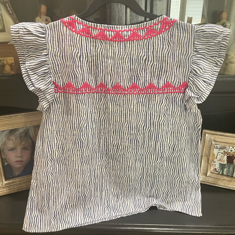 Thml size large. NWT. Very cute